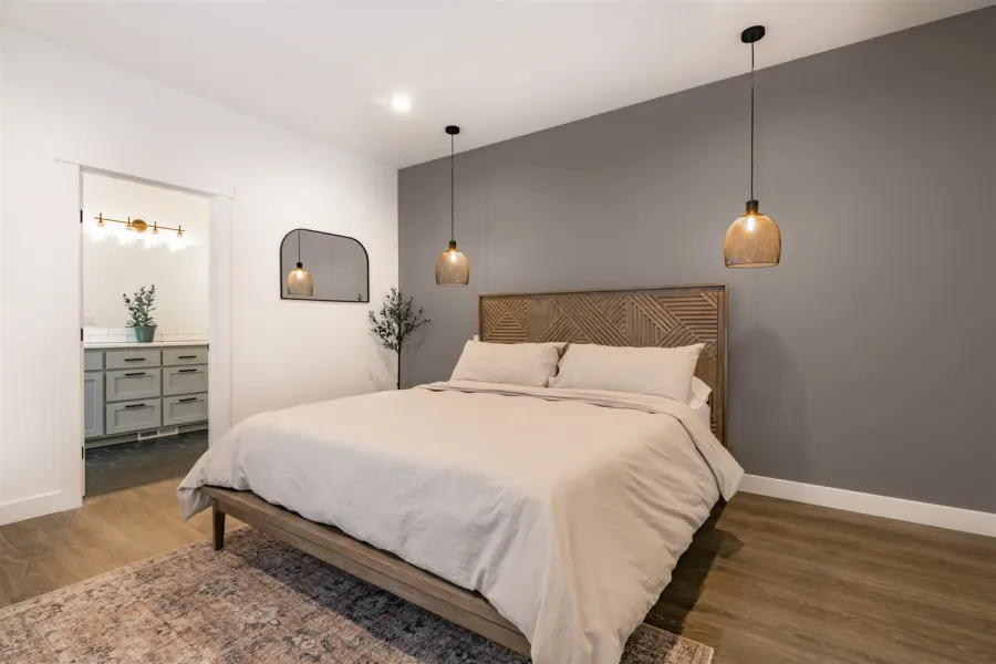 Акцентная стена в цвете Portobello Mushroom DET622 Dunn-Edwards
