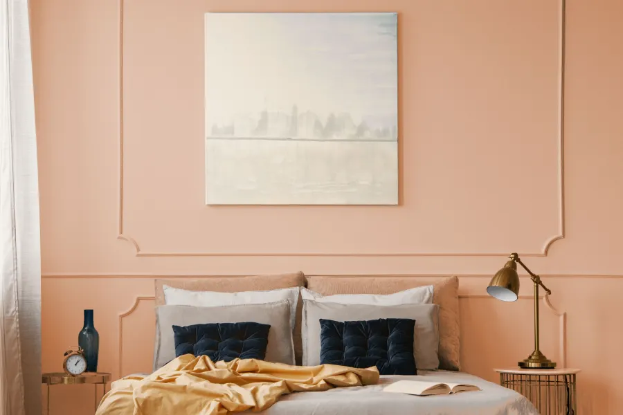 Спальня с молдингами в цвете Gypsum Rose DET452